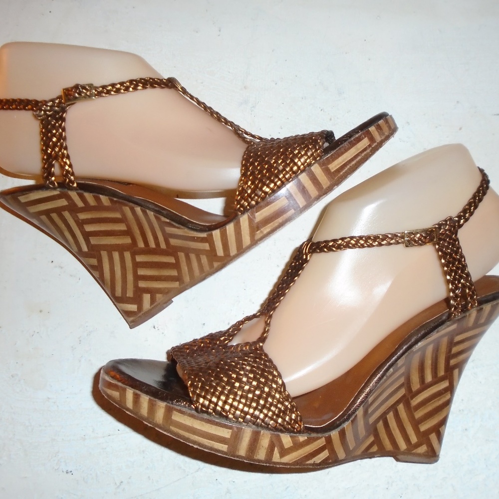 BRUNO MAGLI WEDGE SANDALS ~ 10 ~ BEAUTIFUL PATTERN